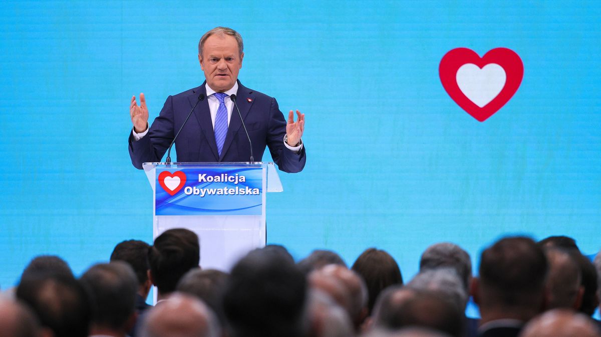 Polsko v poločase. Tusk spolkl satelity a rebranduje, Kaczyński straší Němci